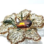 ALFINETE FLOR C/ PEDRA LAGRIMA CASTANHA